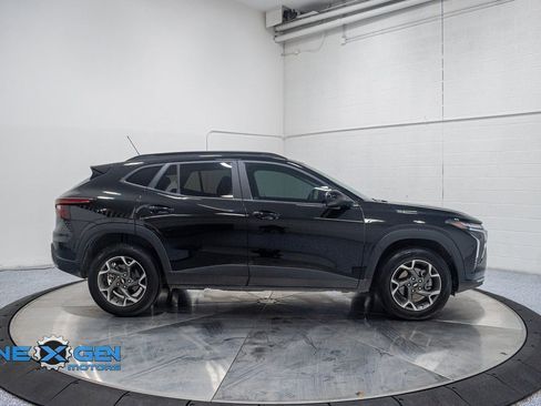 Used 2025 Chevrolet Trax LT w/ Driver Confidence Package FWD image 8