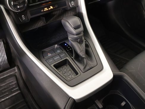 Used 2025 Toyota RAV4 XLE image 7