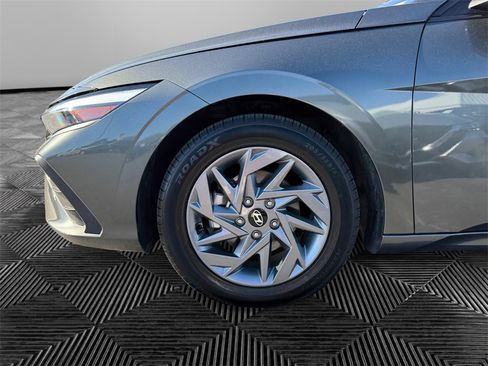 Used 2024 Hyundai Elantra SEL image 14