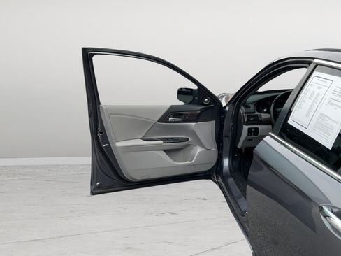 Used 2017 Honda Accord EX-L image 10