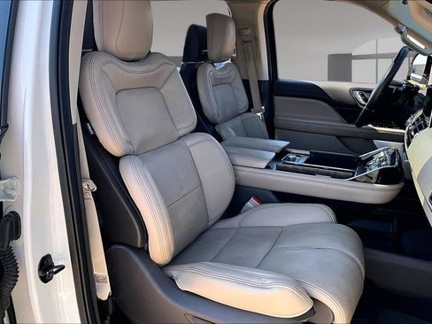 Used 2022 Lincoln Navigator Reserve AWD/4WD image 7