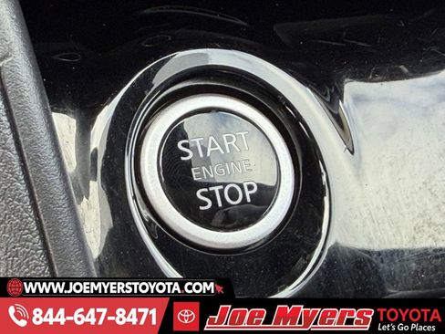 Used 2025 Nissan Versa SV image 21