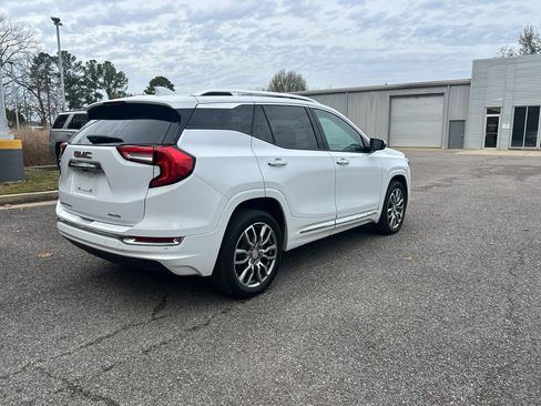 Used 2022 GMC Terrain Denali w/ Denali Premium Package image 3