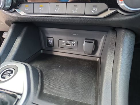 Used 2025 Nissan Sentra SV FWD image 17