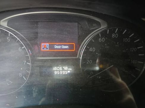 Used 2014 Nissan Pathfinder SL w/ SL Premium Package AWD/4WD image 3