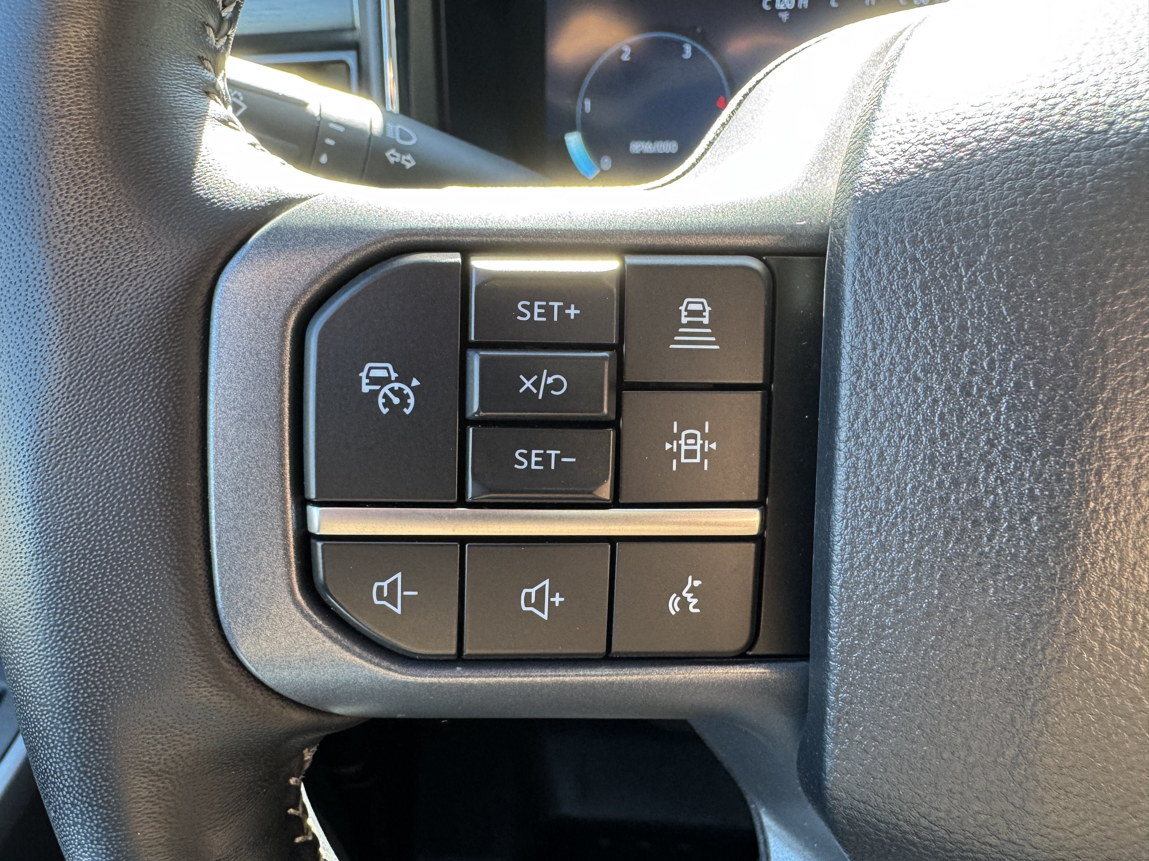 Used 2024 Ford F350 Lariat w/ Lariat Ultimate Package AWD/4WD image 12