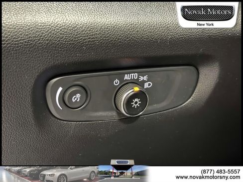 Used 2023 Chevrolet Traverse Premier image 9