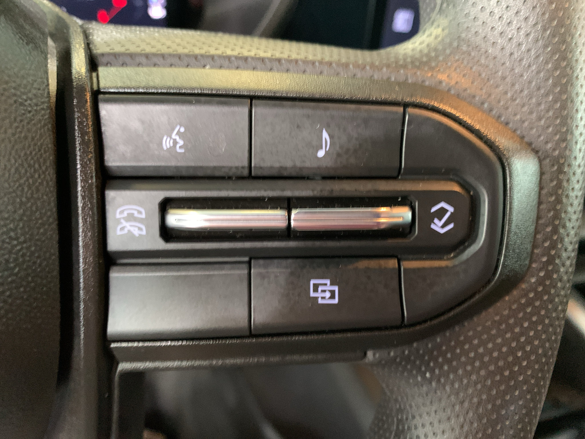 Used 2024 Chevrolet Colorado Trail Boss w/ Technology Package AWD/4WD image 20