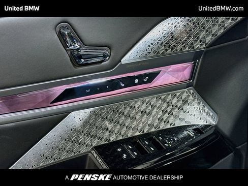 Used 2023 BMW i7 xDrive60 AWD/4WD image 3