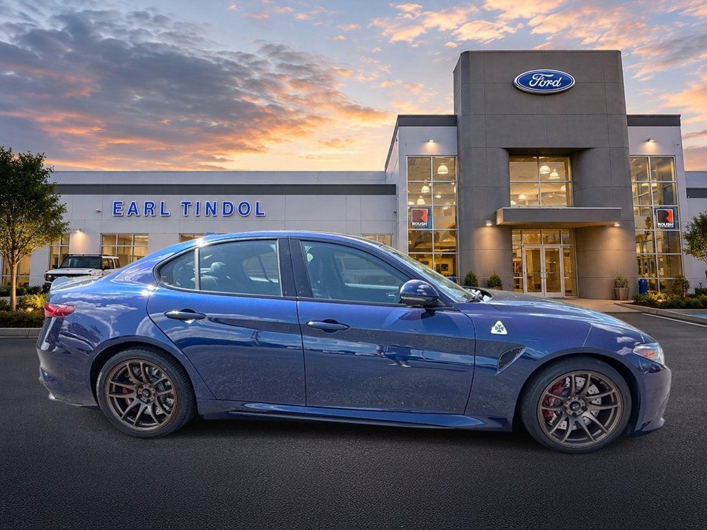 Used 2017 Alfa Romeo Giulia Quadrifoglio RWD image 9