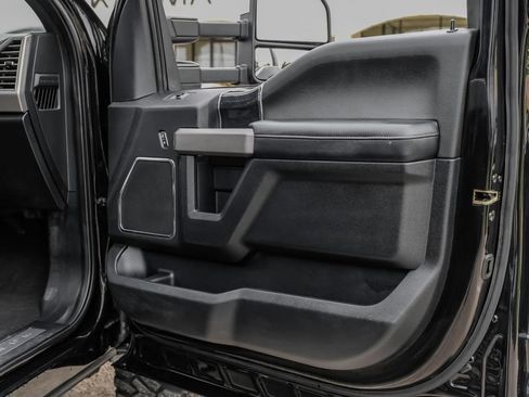Used 2020 Ford F250 Platinum w/ Tremor Off-Road Package AWD/4WD image 38