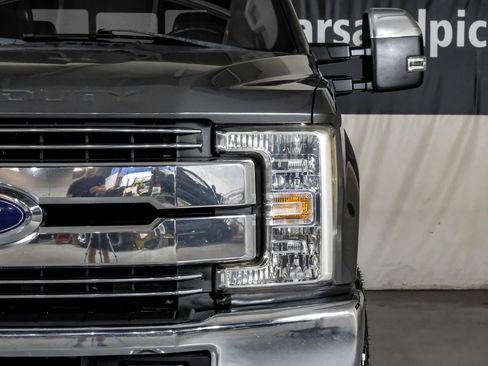 Used 2019 Ford F350 Lariat w/ Chrome Package image 39