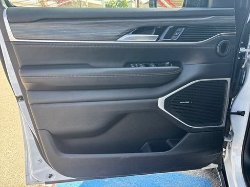 Used 2024 Jeep Wagoneer Series II w/ Flexible Seating Group RWD image 20