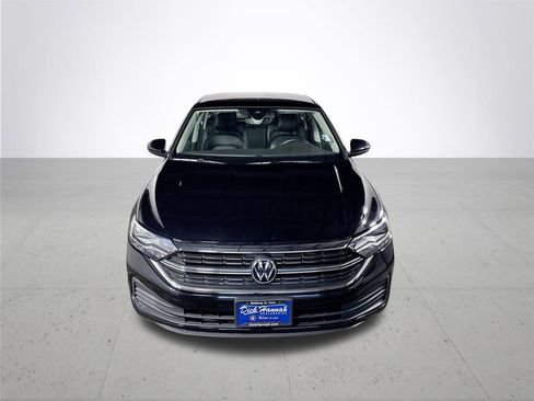 Certified 2023 Volkswagen Jetta SE w/ Panoramic Sunroof Package FWD image 3