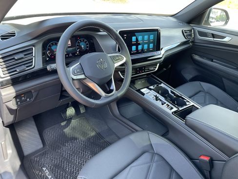 New 2026 Volkswagen Atlas Cross Sport SE FWD image 17