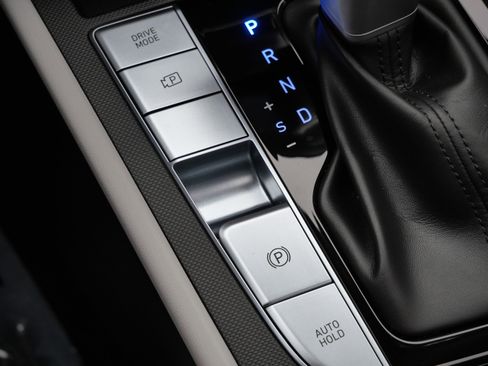 Certified 2025 Hyundai Elantra Limited image 26