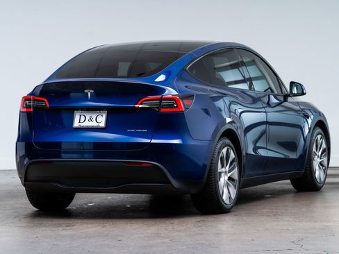 Used 2021 Tesla Model Y Long Range AWD/4WD image 7