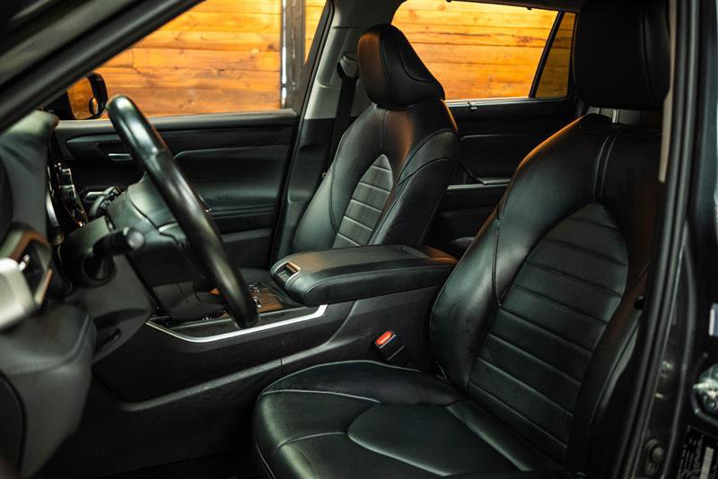 Used 2023 Toyota Highlander XLE FWD image 10