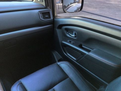 Used 2021 Nissan Titan PRO-4X w/ Pro-4x Convenience Package image 17