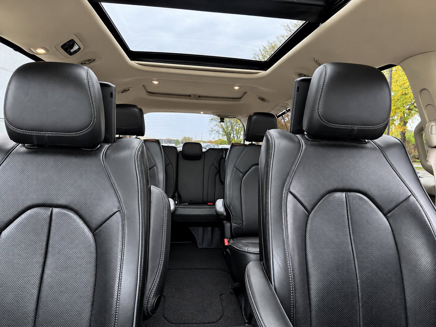 Used 2017 Chrysler Pacifica Limited FWD image 14