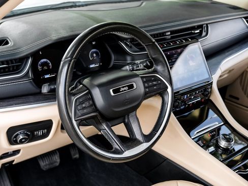 Used 2021 Jeep Grand Cherokee L Limited w/ Luxury Tech Group II image 4