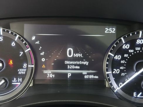 Used 2021 Toyota Highlander XLE AWD/4WD image 29