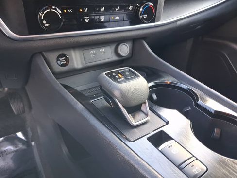 Used 2025 Nissan Rogue S FWD image 25