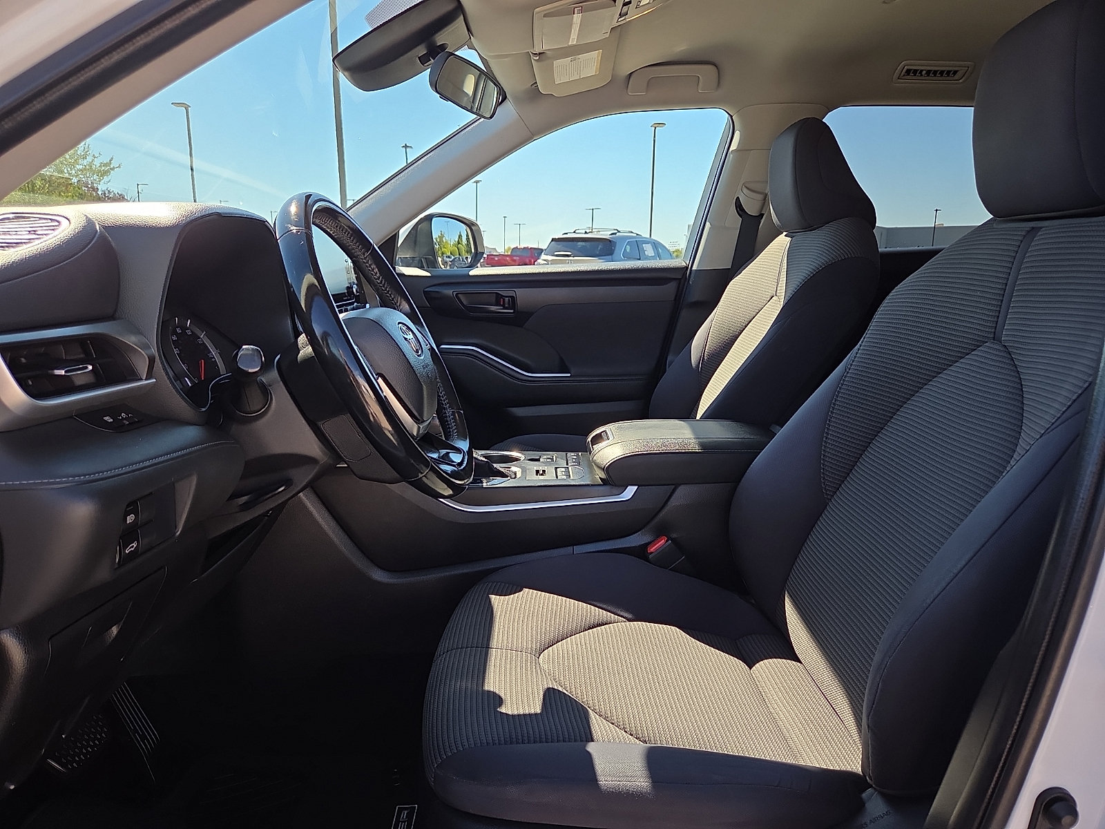 Used 2021 Toyota Highlander LE AWD/4WD image 17