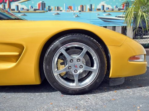 Used 2003 Chevrolet Corvette Coupe w/ Preferred Equipment Group image 31