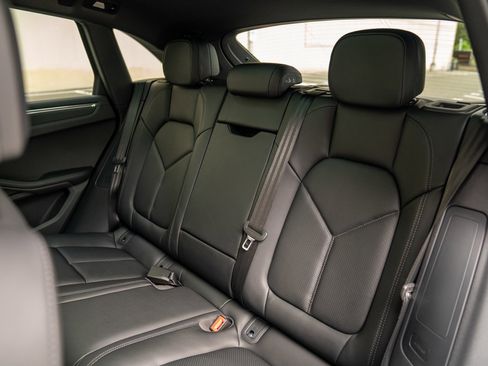 Certified 2026 Porsche Macan AWD/4WD image 22