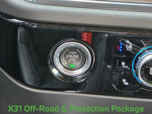 Used 2023 GMC Sierra 1500 SLT w/ SLT Premium Package AWD/4WD image 20