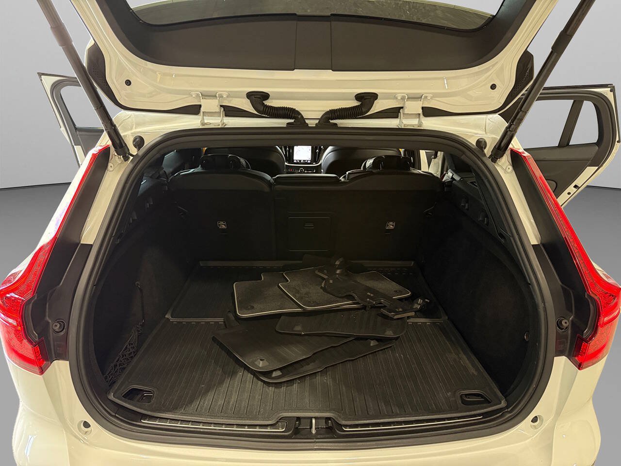 Used 2021 Volvo V60 T8 Polestar AWD/4WD image 19