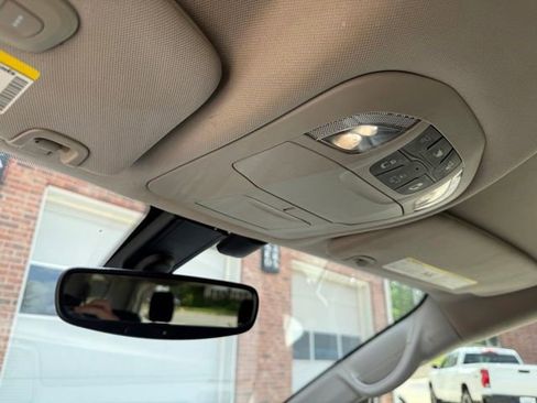 Used 2020 Chrysler Pacifica Touring-L FWD image 31