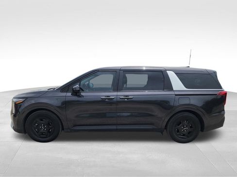 Used 2025 Kia Carnival FWD image 5