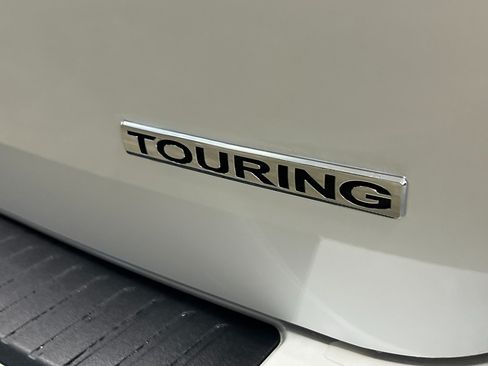 New 2026 Honda Odyssey Touring image 7