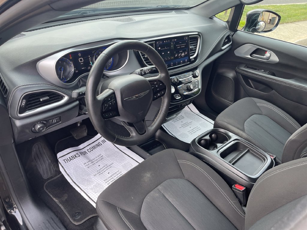 Used 2024 Chrysler Pacifica Touring FWD image 14