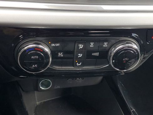 Used 2025 Chevrolet Trax LT image 23