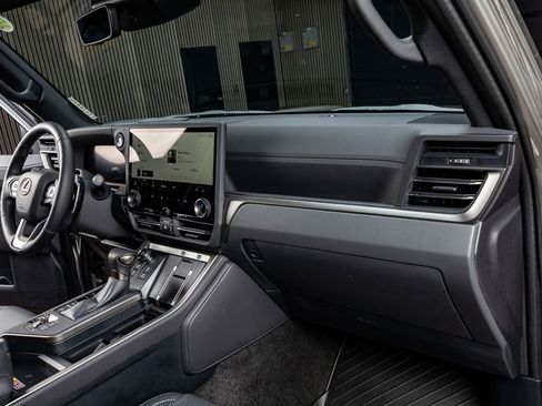 Used 2025 Lexus GX 550 image 18