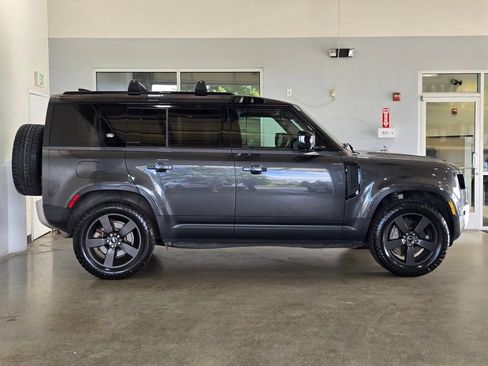 Used 2023 Land Rover Defender 110 SE AWD/4WD image 4