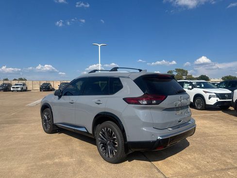 Certified 2025 Nissan Rogue Platinum FWD image 16