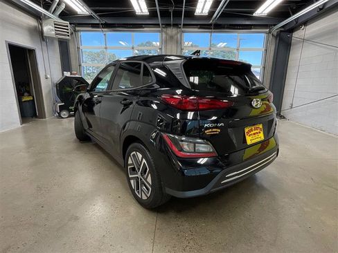 Used 2023 Hyundai Kona SEL FWD image 3