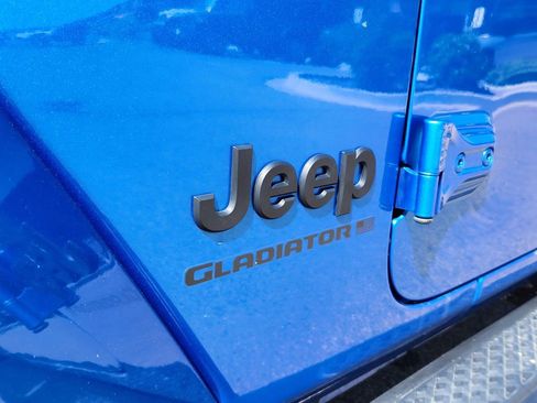 Used 2024 Jeep Gladiator Sport image 30