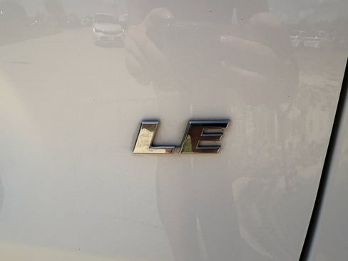 Used 2020 Toyota RAV4 LE FWD image 28