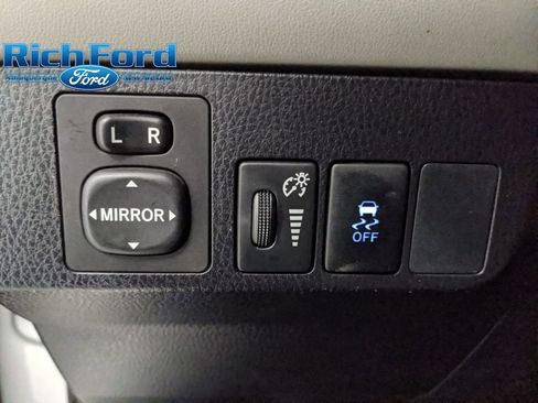 Used 2015 Toyota RAV4 LE image 20