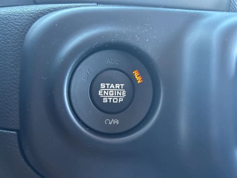 Used 2022 Jeep Gladiator Sport image 34