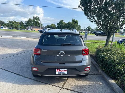 Used 2023 Hyundai Venue SEL FWD image 7
