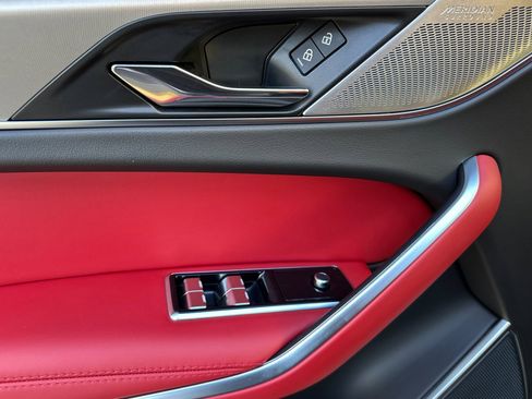 Used 2025 Jaguar F-PACE R-Dynamic S image 10