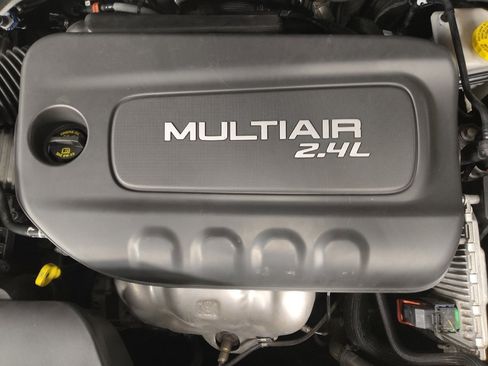 Used 2019 Jeep Cherokee Limited image 30