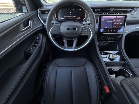 New 2025 Jeep Grand Cherokee Limited AWD/4WD image 11