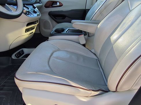 Used 2017 Chrysler Pacifica Limited w/ UConnect Theater Package image 20